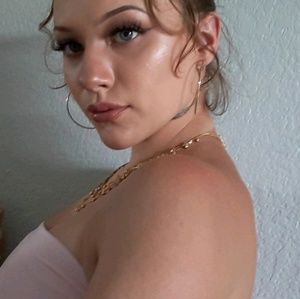 Meet your Posher, Ella